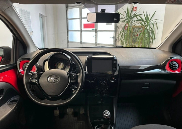 Toyota Aygo cena 41500 przebieg: 84158, rok produkcji 2017 z Białobrzegi małe 56